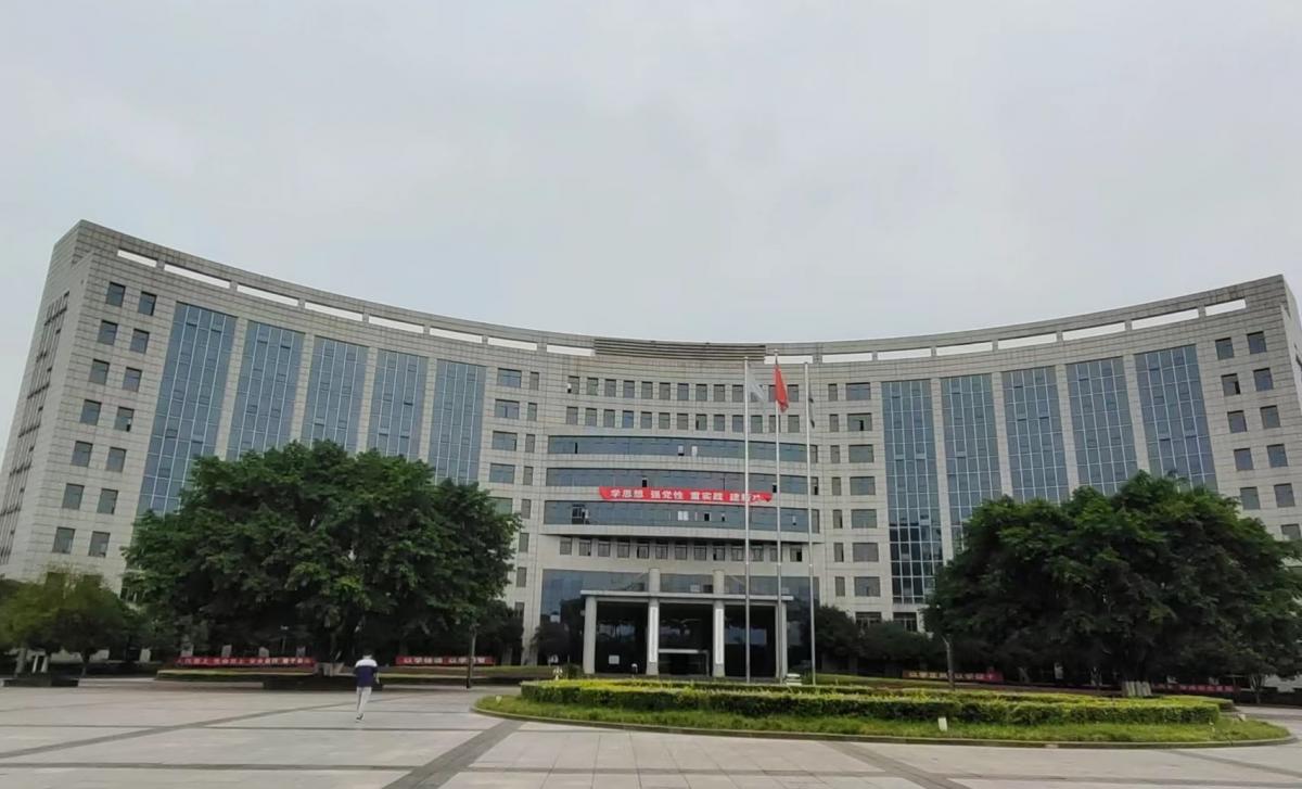 大门.jpg